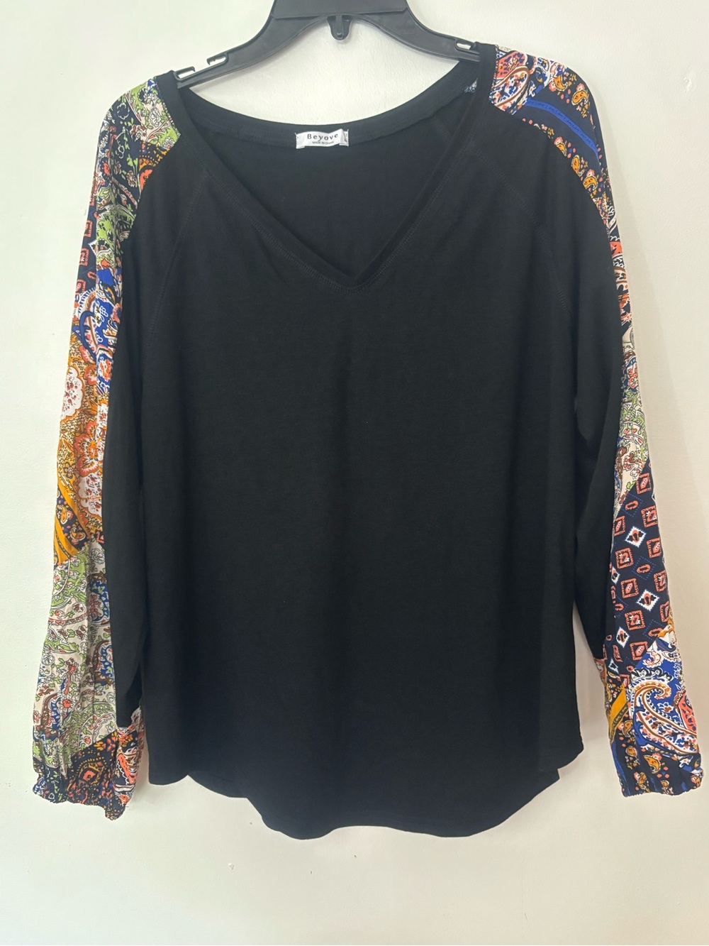 Beyove Black V-Neck Paisley Sleeve Top | Size Medium | Boho Long Sleeve